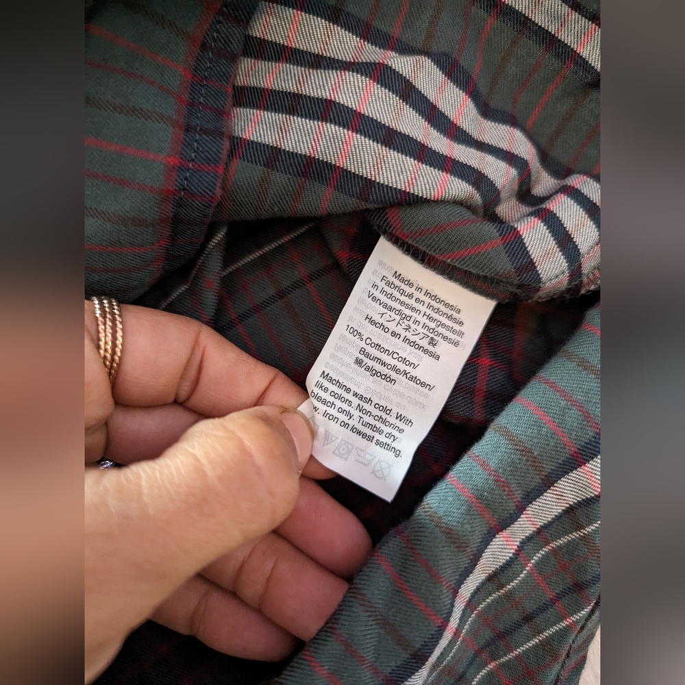 Madewell V-Neck Button-Down Shirt in Pineview Plaid - Picture 7 of 13